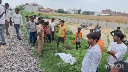 कन्नौज: सदर कोतवाली के UPT के निकट रेलवे ट्रैक पर ट्रेन की चपेट में आने से 48 वर्षीय व्यक्ति की हुई मौत, मौके पर पहुंची पुलिस