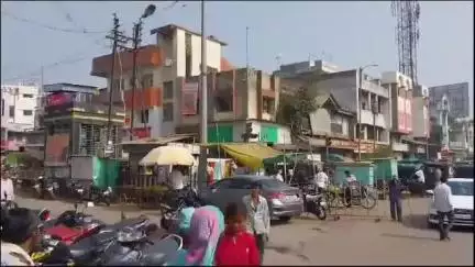 चाळीसगाव: चाळीसगाव शहरातील एका क्लिनिक मध्ये तरुणीशी वाद घालत तरुणाने मारहाण करीत केला विनयभंग,  चाळीसगाव शहर पोलिसात गुन्हा दाखल