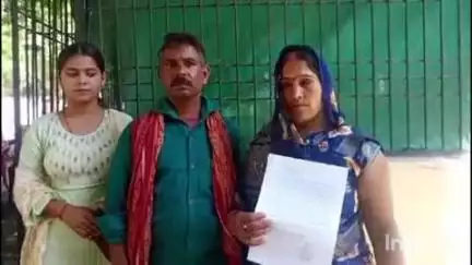 नसीराबाद थाना क्षेत्र के पूरे खारिन मजरे काटा की पीड़ित महिला ने गांव के दबंगों पर मारपीट और रुपए छीनने का लगाया आरोप