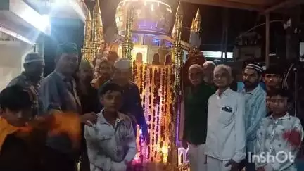 વિસાવદર: મોણીયા ગામે તાજીયાની પરંપરાગત રીતે ઉજવણી અંતર્ગત હિન્દુ મુસ્લિમ ભાઈઓ દ્વારા મોણીયા ગામ ખાતે મોહરમની ઉજવણી કરવામાં આવી