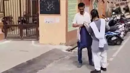 गोरखपुर: सीएम के आदेश के बाद पुर्दिलपुर निवासी पंखुड़ी का स्कूल में हुआ फ्री एडमिशन, सीएम का जताया आभार