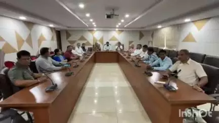 નવસારી: સર્કિટ હાઉસ ખાતે ધારાસભ્ય અનંત પટેલ અને જિલ્લા કોંગ્રેસના પ્રમુખના અધ્યક્ષ સ્થાને સંગઠની બેઠક યોજાઈ