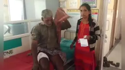 ಹನೂರು: ಪೊನ್ನಾಚ್ಚಿ ಸಮೀಪದ ಗೇರಟ್ಟಿಯಲ್ಲಿ ಕರಡಿಯ ದಾಳಿಗೆ :
ರೈತನಿಗೆ ಗಂಭೀರ ಪೆಟ್ಟು