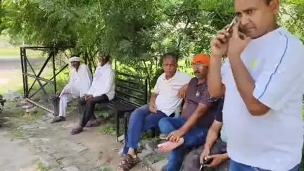 इटावा: पुलिस लाइन तिराहे के पास बाइक की टक्कर से ड्यूटी खत्म कर लौट रहे नगर पालिका पंप ऑपरेटर की हुई दर्दनाक मौत, कोहराम