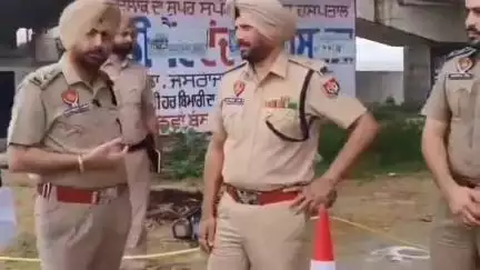 ਸ਼ਾਹਕੋਟ: ਸ਼ਾਹਕੋਟ ਦੇ ਕੋਟਲੀ ਗਾਜਰਾ ਰੇਲਵੇ ਅੰਡਰ ਬ੍ਰਿਜ ਤੇ ਪੁਲਿਸ ਅਤੇ ਨਸ਼ਾ ਤਸਕਰਾਂ ਵਿਚਾਲੇ ਹੋਈ ਮੁੱਠਪੇੜ ਦੋ ਨਸ਼ਾ ਤਸਕਰਾਂ ਤੇ ਲੱਗੀਆਂ ਗੋਲੀਆਂ