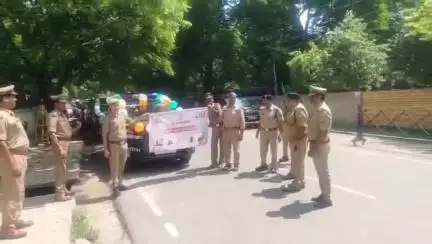 उन्नाव: उन्नाव पुलिस अधीक्षक कार्यालय से 112 पुलिस वाहनों को दिखाई गई हरी झंडी, एडिशनल एसपी दक्षिणी ने दी पूरी जानकारी