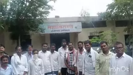 अंजनगाव सुर्जी: महावितरण कंपनीच्या कार्यालयावर स्मार्ट मीटर हटाव ग्राहक धडकले;रस्त्यावर उतरुन आंदोलनाचा इशारा