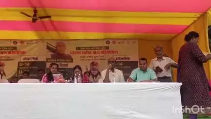 लखीसराय: नया बाजार स्थित केआरके हाई स्कूल मैदान में दो दिवसीय प्रखंड स्तरीय खेल प्रतियोगिता का आयोजन