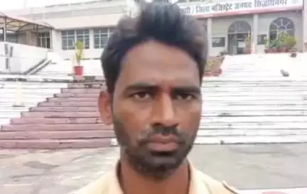 नौगढ़: उस्मान गनी ने DM को पत्र देकर मारपीट कर मोबाइल व मोटर साइकिल छीनने के खिलाफ कार्रवाई की मांग की