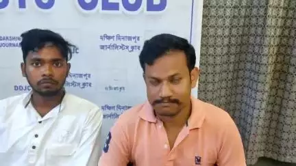 বালুরঘাট: বালুরঘাট কলেজের ইউনিয়ন রুমের ভিডিও ভাইরাল হওয়ায় সোমবার এবিবির পক্ষ থেকে সাংবাদিক সম্মেলন করা হয়