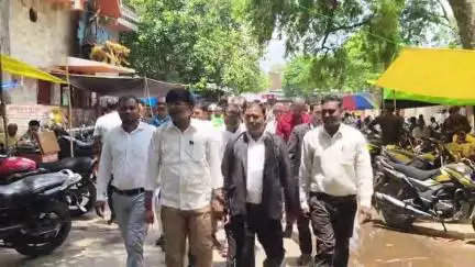 जिलाध्यक्ष दिनेश कुमार सनेही के नेतृत्व में स्कूलों के युग्मन पर रोक लगाने की मांग को लेकर राष्ट्रपति ने नाम ज्ञापन