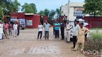 चरखी दादरी: कारीदास में ढिगावा रोड़ पर मिला युवक का शव, पुलिस ने च.दादरी सिविल अस्पताल में करवाया पोस्टमार्टम