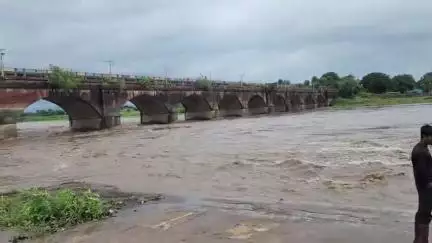छपारा: वैनगंगा नदी में बाढ़ से भीमगढ़ संजय सरोवर बांध का जलस्तर तेज़ी से बढ़ रहा है