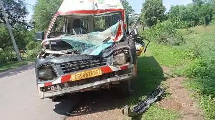 पिपरवाह के पास 108 एंबुलेंस ट्रैक से टकराई गर्भवती महिला की मौत