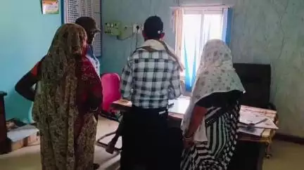 रीठी: रीठी सरकारी अस्पताल में अनुभवहीन स्वास्थ्यकर्मियों के भरोसे ओपीडी, मरीजों की जान से खिलवाड़