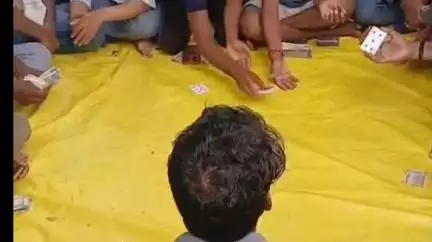 चकिया: रामलक्ष्मनपुर में जुआ खेलते हुए का वीडियो सोशल मीडिया पर हुआ वायरल