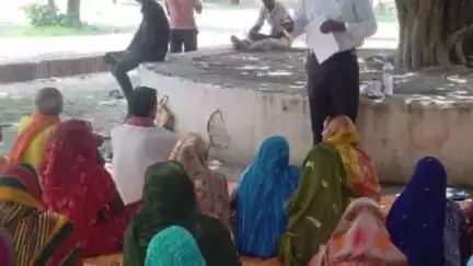 रानीगंज: गौरा ब्लाक परिसर में विद्यालयों में मध्यान भोजन योजना के अंतर्गत कार्यरत रसोइयों की हुई बैठक