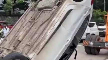 हवेली: चिंचवडमध्ये भीषण अपघात; दुचाकी आणि चारचाकी वाहनाचा जोरदार धडक, तिघेजण जखमी