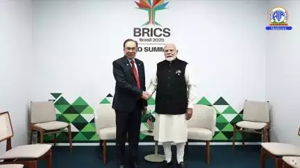 प्रधानमंत्री नरेन्द्र मोदी ने ब्रिक्स शिखर सम्मेलन के दौरान मलेशिया के प्रधानमंत्री अनवर इब्राहिम से द्विपक्षीय बैठक की।