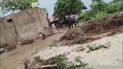 चरखी दादरी: भारी बारिश से बेरला में किसान का बोरवैल धंसा, लाखों का नुकसान, प्रशासन से मांगी मदद