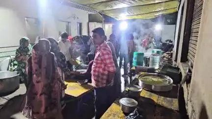 વાંકાનેર: વાંકાનેર શહેરના લક્ષ્મીપરા ખાતે મોહરમ તહેવાર નિમિત્તે ઈમામ હુસૈનની યાદીમાં આઠ દિવસથી ચાલતી લંગર સેવા….