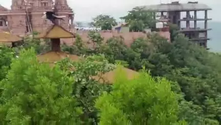 बड़वानी: श्रावण माह से पहले भिलट देव मंदिर में उमड़ी श्रद्धालुओं की भीड़, नाग पंचमी पर लाखों में दर्शन की संभावना