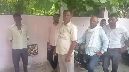 लखीमपुर: रैहुआ चौराहा चौधरी बेचेलाल डिग्री कॉलेज के पास तेज रफ्तार अज्ञात वाहन ने बाइक में मारी टक्कर, हादसे में युवक की हुई मौत