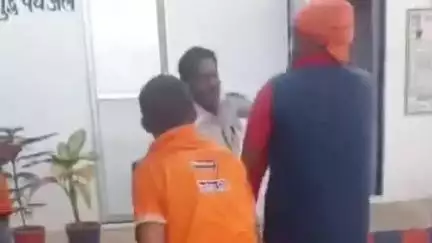 डुमरा: पेट्रोल पंप कर्मी से मारपीट मामले में सीतामढ़ी एसपी ने चौकीदार को किया सस्पेंड