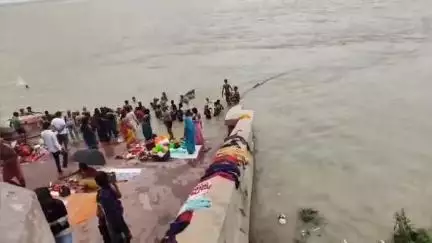 बाढ़: श्रावणी मेले को लेकर उमानाथ के घाटों पर बाढ़ प्रशासन ने शुरू की तैयारी