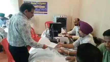 ਅੰਮ੍ਰਿਤਸਰ 2: ਮਜੀਠਾ ਰੋਡ ‘ਤੇ ਨਗਰ ਨਿਗਮ ਵੱਲੋਂ ਸਹੂਲਤ ਕੈਂਪ ਲਗਾਇਆ ਗਿਆ, ਲੋਕਾਂ ਨੇ ਪ੍ਰੋਪਰਟੀ ਟੈਕਸ ਤੇ ਵਾਟਰ ਕਨੈਕਸ਼ਨ ਦੀ ਲਈ ਸਹੂਲਤ