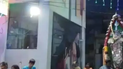 పత్తికొండ: వెల్దుర్తిలో అగ్నిగుండంలో నడిచిన పీర్ల దేవుళ్ళు, పెద్ద ఎత్తున తరలివచ్చిన గ్రామస్థులు