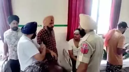 ਹੁਸ਼ਿਆਰਪੁਰ: ਵਿਧਾਇਕ ਕਰਮਵੀਰ ਸਿੰਘ ਬੱਸ ਹਾਦਸੇ ਵਿੱਚ ਜ਼ਖ਼ਮੀ ਵਿਅਕਤੀਆਂ ਦਾ ਹਾਲ ਜਾਣਨ ਲਈ ਦਸੂਹਾ ਦੇ ਸਰਕਾਰੀ ਹਸਪਤਾਲ ਪਹੁੰਚੇ