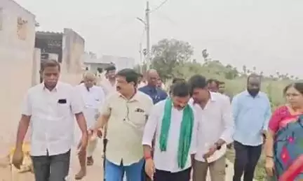 వలిగొండ: వలిగొండ మండలం టేకుల సోమవారం గ్రామంలో సీసీ రోడ్లు ప్రారంభించిన ఎమ్మెల్యే కుంభం అనిల్ కుమార్ రెడ్డి