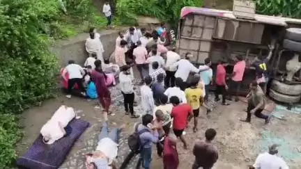 रावेर: फैजपूर भुसावळ रस्त्यावरील आमोदाजवळ अपघातप्रकरणी लक्झरी बसवरील चालकाविरुद्ध फैजपूर पोलीस ठाण्यात गुन्हा दाखल