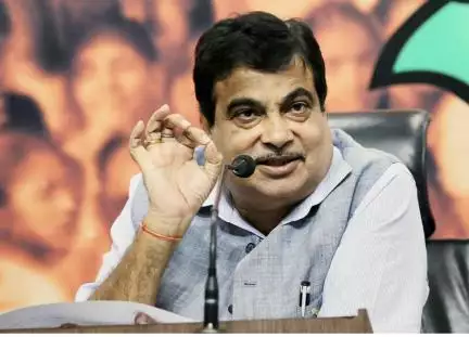 धीरे-धीरे गरीब बढ़ते जा रहे हैं और कुछ धनवान लोगों के हाथों में संपत्ति केंद्रित हो रही है: केंद्रीय मंत्री नितिन गडकरी