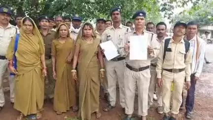 शहपुरा: कोटवार संघ शहपुरा ने नियमित करने की मांग को लेकर तहसीलदार को ज्ञापन सौंपा