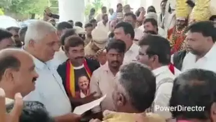 ಚಾಮರಾಜನಗರ: ನಗರದಲ್ಲಿ ಕಲಾವಿದರ ಅಹವಾಲು ಆಲಿಸಿದ ಸಚಿವ ವೆಂಕಟೇಶ್- ಜಿಲ್ಲಾ ದಸರಾ ಕುರಿತು ಸಿಎಂ ಜೊತೆ ಸಮಾಲೋಚನೆ ಭರವಸೆ
