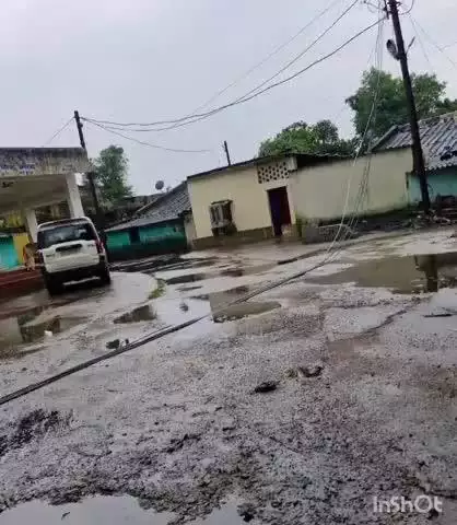 कोरबा: रशियन होस्टल के समीप खम्भा गिरने के चलते करंट से 2 गायों की हुई मौत, 24 घंटे बाद भी नहीं हुआ सुधार