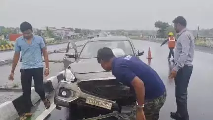 राळेगाव: भरधाव कारची दुभाजकाला जोराची धडक,वडकी उड्डाणपूल येथील घटना
