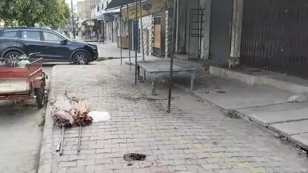 गजरौला में अवैध वेंडर ठेले वालों का कब्जा अमरोहा की सड़कों पर भी इन माफिया गुंडों का कब्जा पुलिस प्रशासन से निवेदन है कि सड़क खाली करवाए