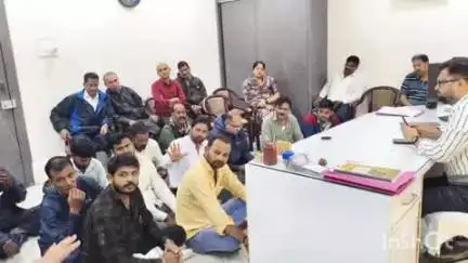 यवतमाळ: रस्त्यांच्या दुरावस्थेविरोधात शहर काँग्रेसचे महाराष्ट्र जीवन प्राधिकरणच्या कार्यालयात ठिय्या आंदोलन