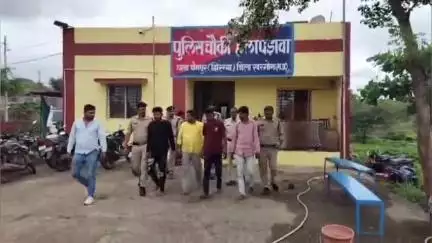 खरगौन: 2 माह पुराने अंधे कत्ल का पर्दाफाश, ट्रैक्टर शोरूम मालिक ने अवैध संबंध छिपाने के लिए सुपारी देकर हत्या कराई, 4 गिरफ्तार