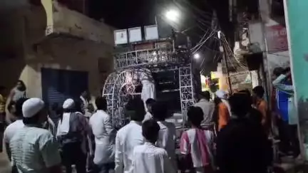 सैदपुर: सैदपुर नगर के वार्ड 9 में मुहर्रम जुलूस के डीजे और जेनेरेटर वाहन में लगी आग से मचा हड़कम्प, लोगों ने कूदकर बचाई जान