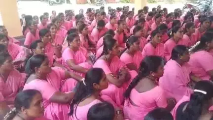 ಕೊಳ್ಳೇಗಾಲ: ಕೊಳ್ಳೇಗಾಲದಲ್ಲಿ ಆಶಾ ಕಾರ್ಯಕರ್ತೆಯರ ಭಾರೀ ಪ್ರತಿಭಟನೆ