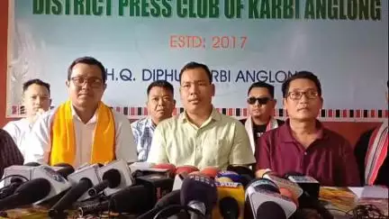 ডিফু: তুলিৰাম ৰংহাঙৰ পুত্ৰ ছেংদন ৰংহাঙৰ ঘৰৰ সন্মূখত গৌৰৱ গগৈৰ ফেইছ বুক লাইভৰ ডিফুত বিৰুধিতা জনজাতীয় দল- সংগঠনৰ