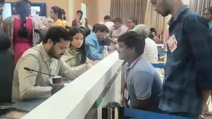 పెద్దాపురం మహారాణి కళాశాల, అన్నవరం కళాశాలల్లో విద్యార్థులకు భోజనం పెట్టడం లేదంటూ జిల్లా కలెక్టర్‌కు SFI నేతలు ఫిర్యాదు