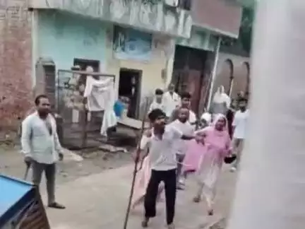 धनौरा: गजरौला के गांव सुनपुरा कला में जमीनी विवाद के चलते 2 पक्षों में जमकर हुई मारपीट, घटना का लाइव वीडियो हुआ वायरल