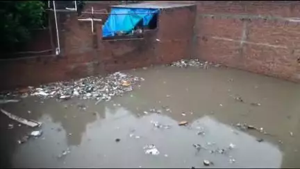 कोल: एटा चुंगी, गोविंद नगर में नाले के कटान से पूरा क्षेत्र हुआ जलमग्न, घटना का वायरल वीडियो आया सामने
