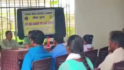 बसिया: धरती आबा जनजातीय ग्राम उत्कर्ष अभियान के तहत बसिया में अभिभावक गोष्ठी का आयोजन