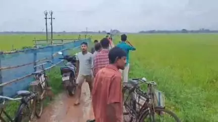 পটাশপুর ১: পটাশপুরে রাস্তা মেরামতের দাবীতে টায়ার জ্বালিয়ে পথ অবরোধ #jansamasya